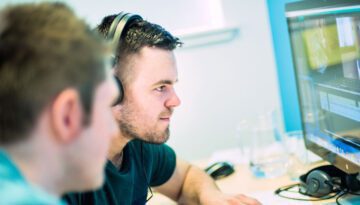 gaelic-langauge-culture Picture of students at a computer