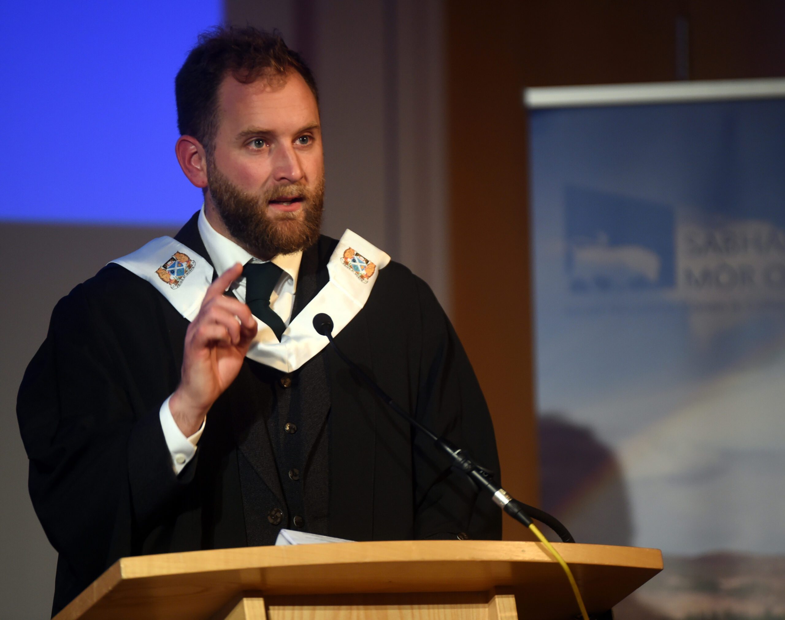 Calum MacLean @caldamac - Sabhal Mòr Ostaig Alumnus _ Guest Speaker. Òraidiche na Ceumnachd Calum MacLean @caldamac - Alumnus Sabhal Mòr Ostaig agus Òraidiche na Ceumnachd 2023