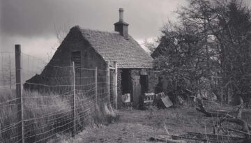 Seann taigh aig Ionad Chlann Dhòmhnaill, Slèite