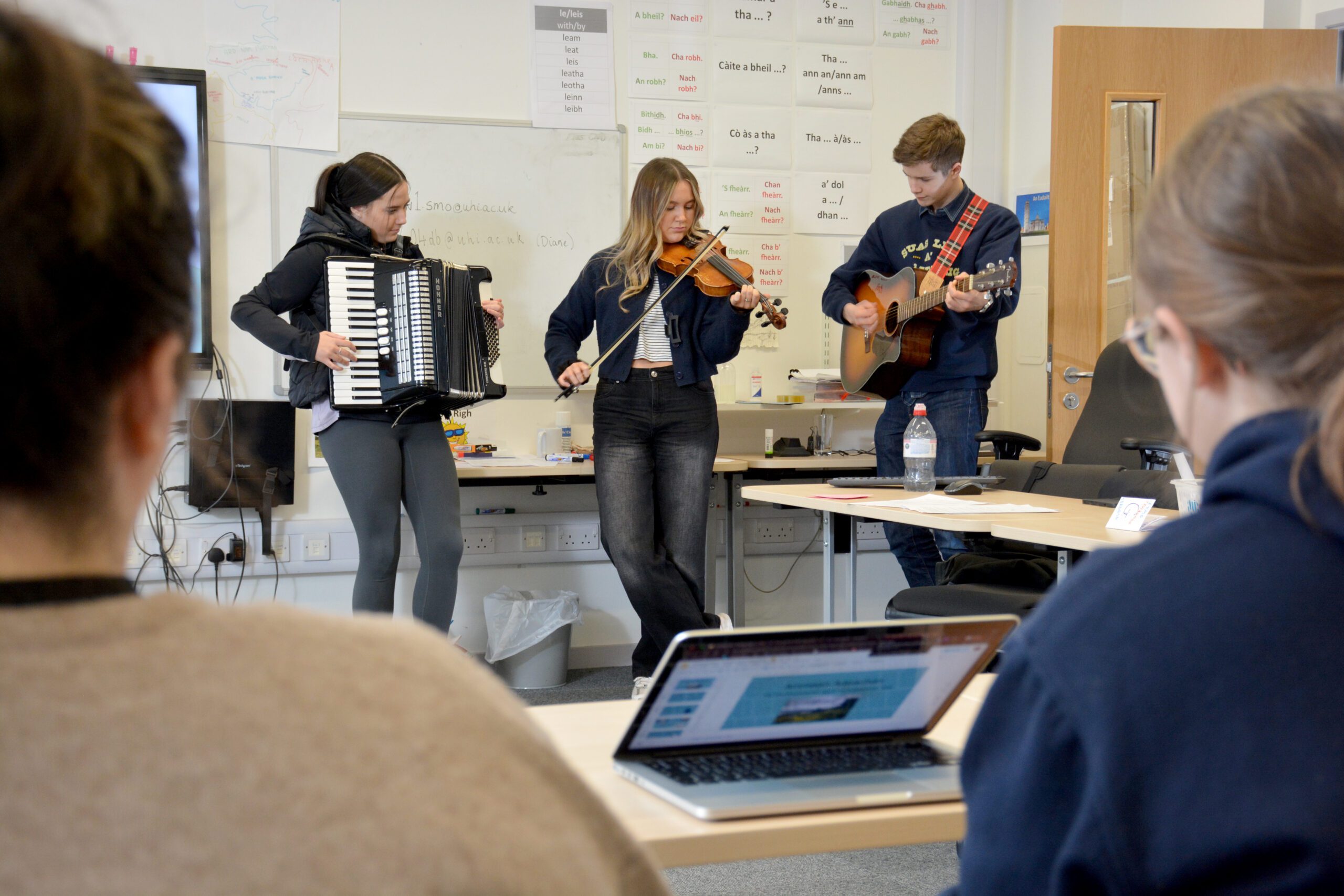 Oileanaich a' Chùrsa Ciùil